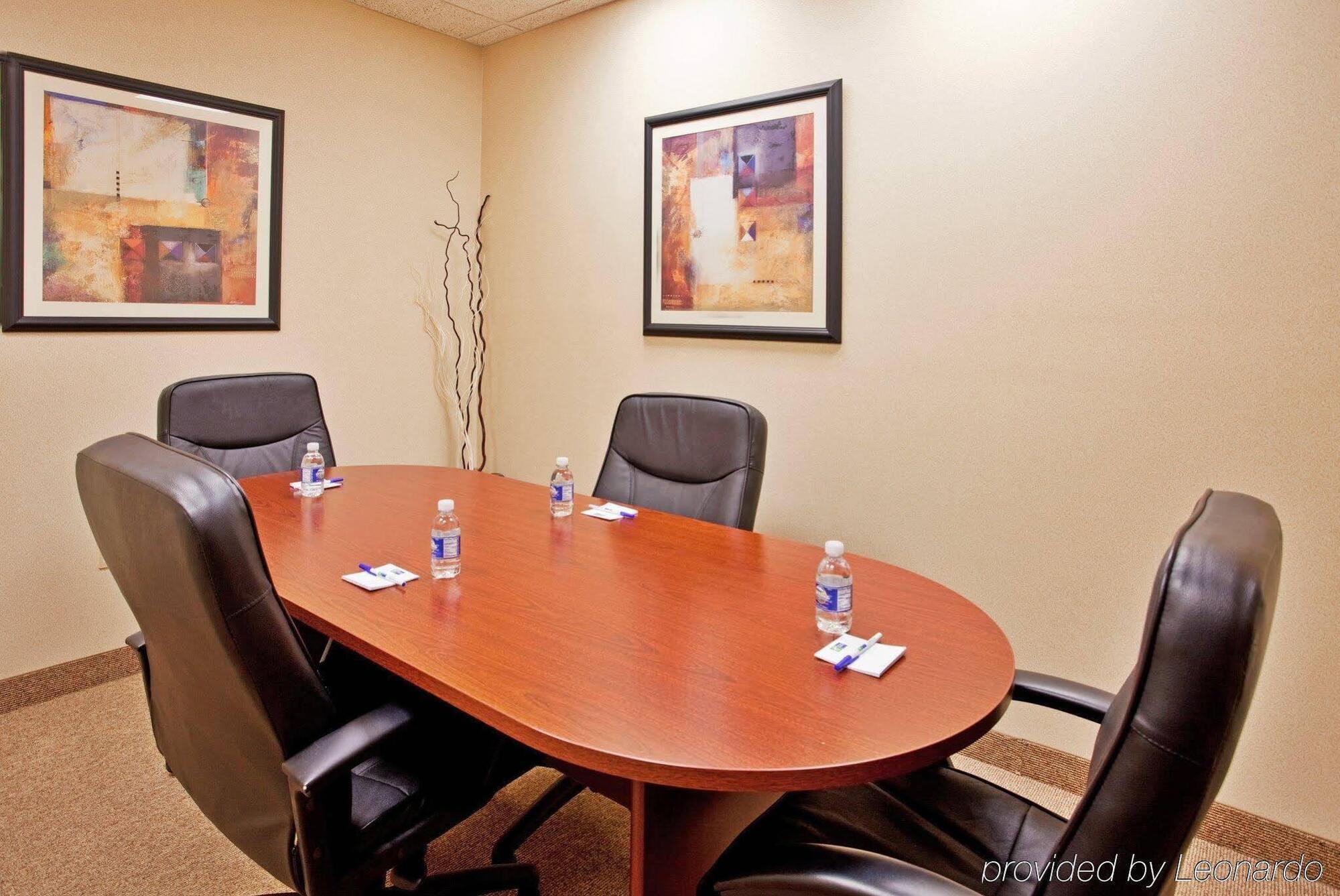 Holiday Inn Express Hotel & Suites Farmington, An Ihg Hotel Buitenkant foto